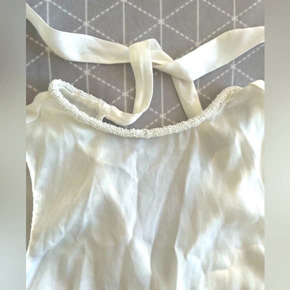 #90 🌺 5/$30 🌺 White Beaded neckline sleeveless top with tie back - Picture 8 of 8